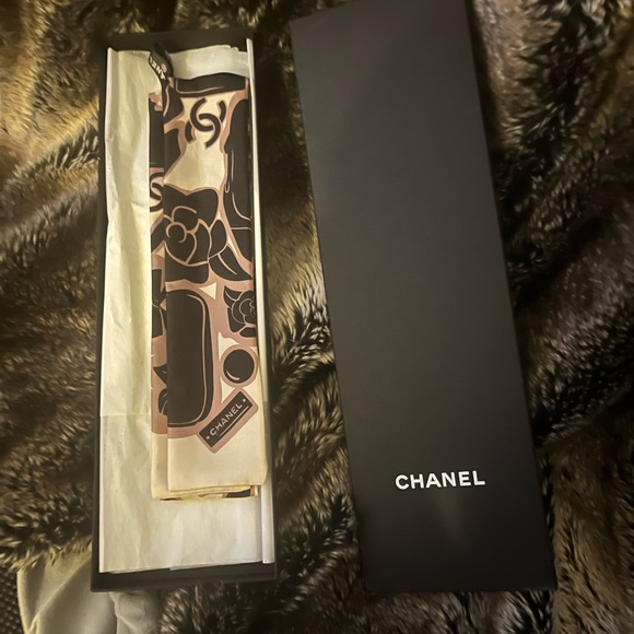 Chanel Scarf - Picture 1 of 5